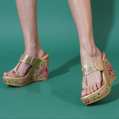 Noor Wedges