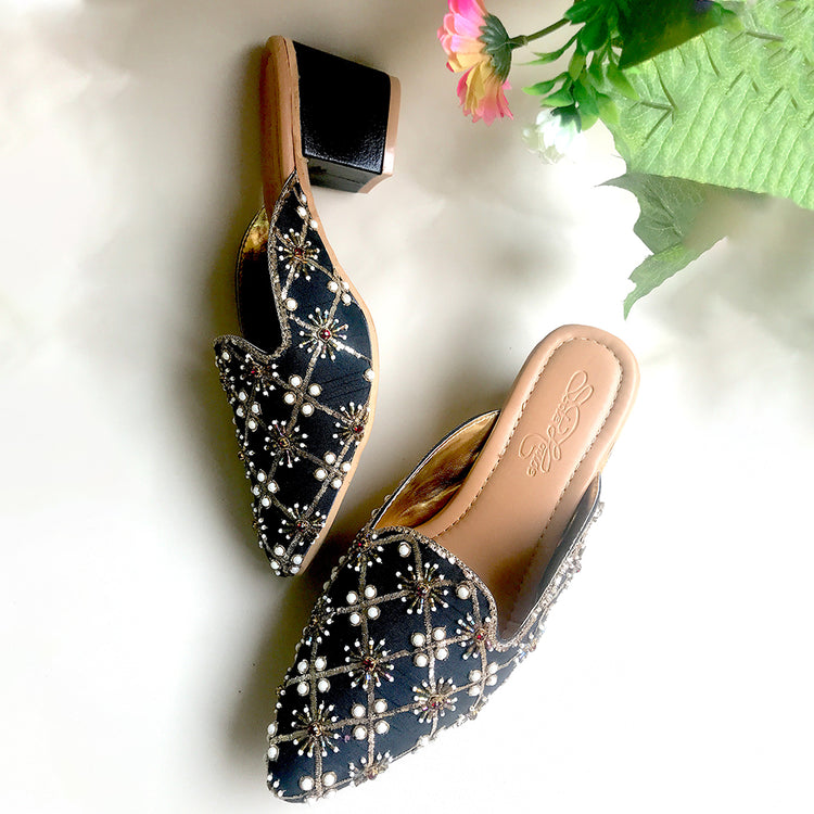 Black Nakshi image 1