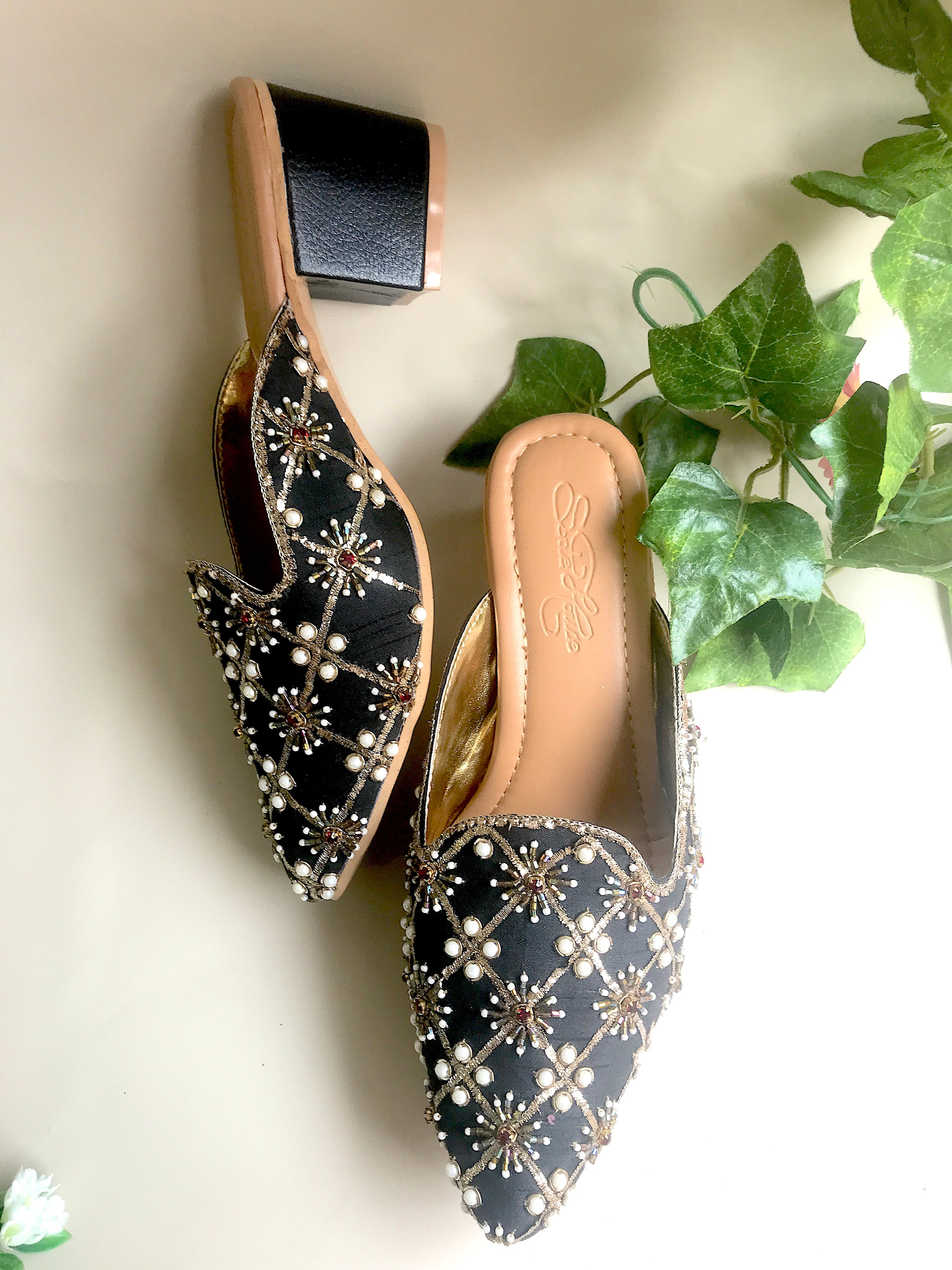 Black Nakshi image 2