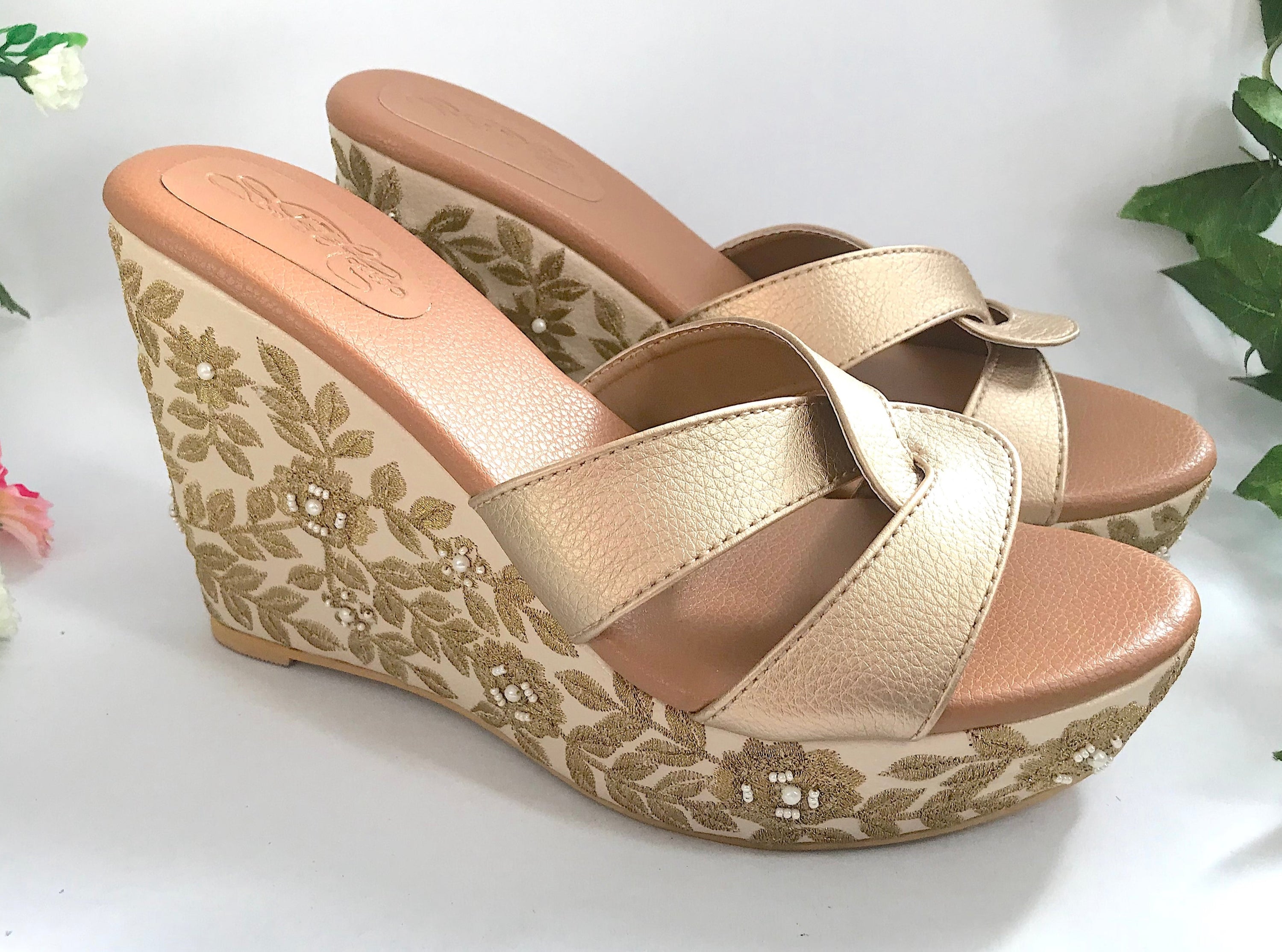 Barqoue Crème And Gold Wedges image 1