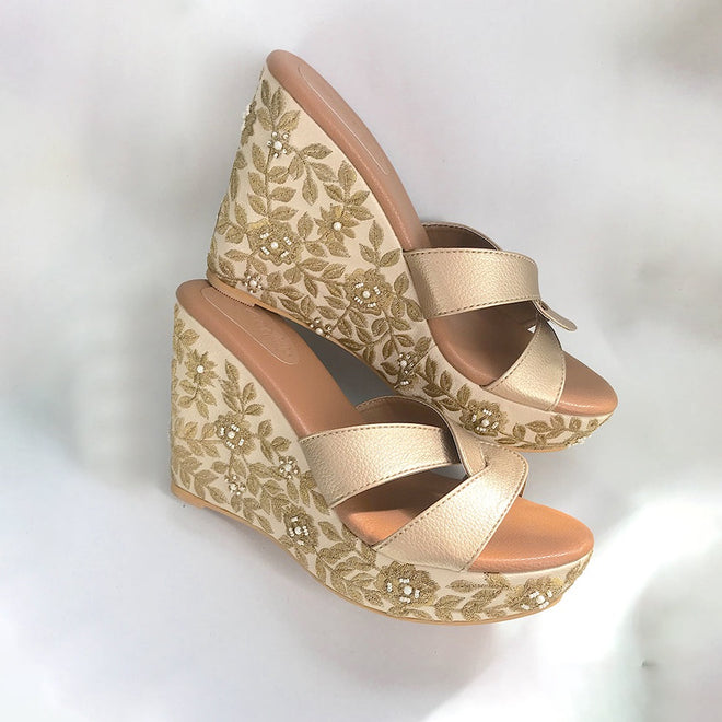 Barqoue Crème And Gold Wedges