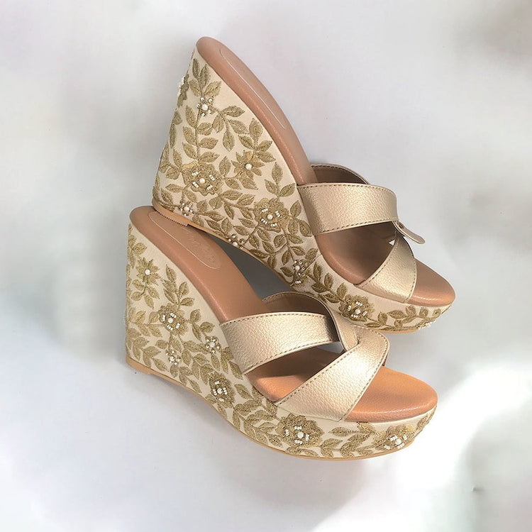 Barqoue Crème And Gold Wedges thumbnail 3